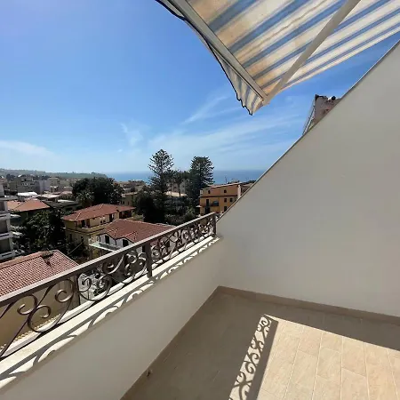 Apartment A Pochi Passi Dalla Piazza- Vista Mare