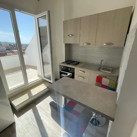 Apartamento A Pochi Passi Dalla Piazza- Vista Mare *